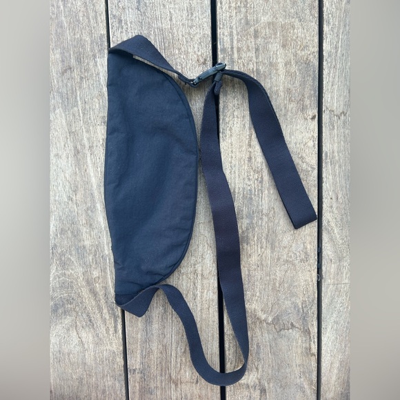 Athleta Kinetic Sling Bag Cross Body Small Purse Waist Belt Fanny Pack in Black - Picture 5 of 10